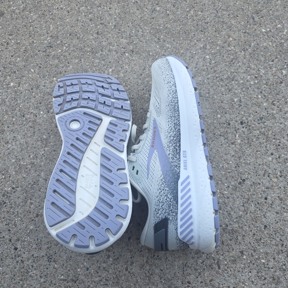 Brooks Ariel 24 Sneaker Women Size 8B - Picture 13 of 14